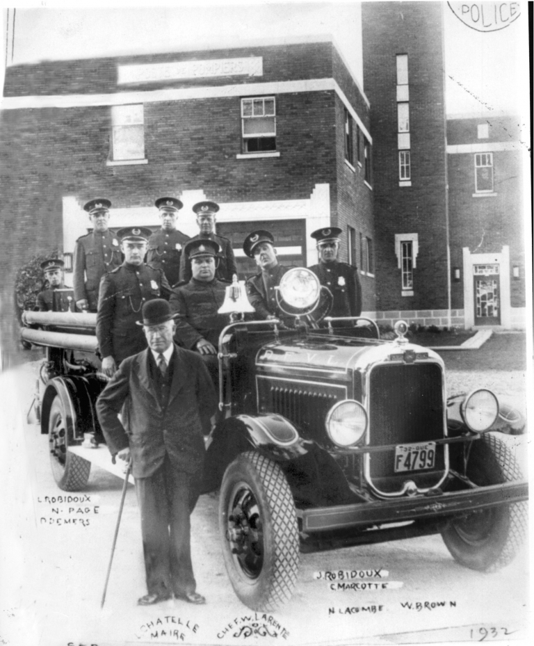 Mayor Chatelle pictured with the firefighters
