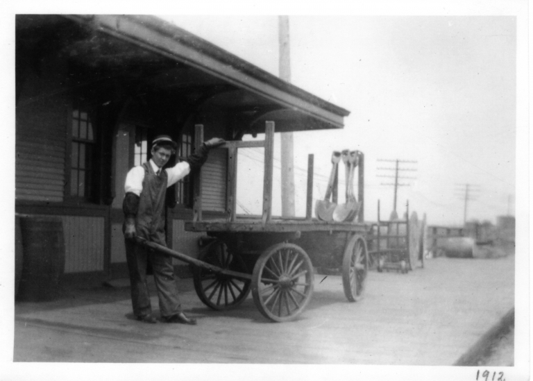 Georges Charbonneau, baggage agent around 1925