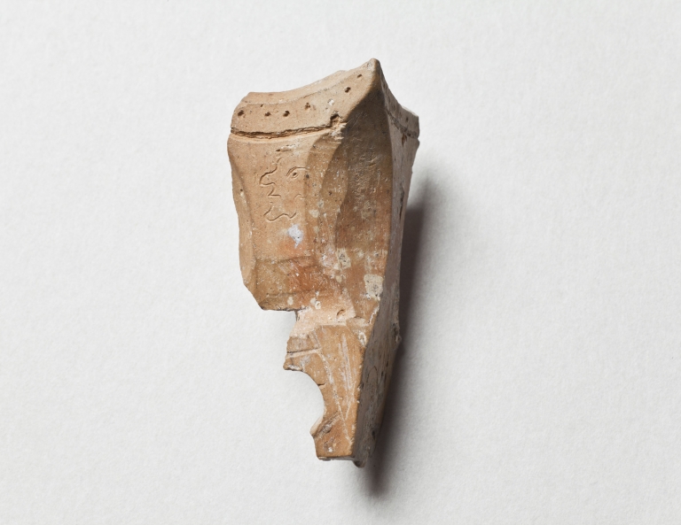 Bowl of pipe with removable stem. Ceramic, coarse earthenware, 17th century. Archaeological collection, Le Ber-Le Moyne heritage site, Lachine Borough, listed in 2001. 