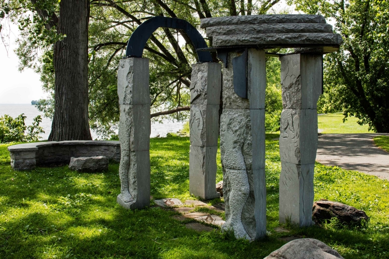 Artwork by Dominique Valade, Le portage, 1992 