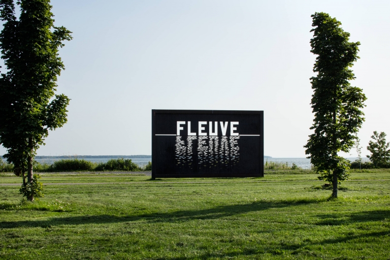 Sculpture by Lisette Lemieux, Regard sur le fleuve, 1992 